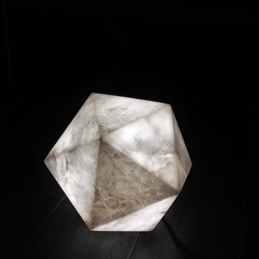icosaèdre en albâtre 