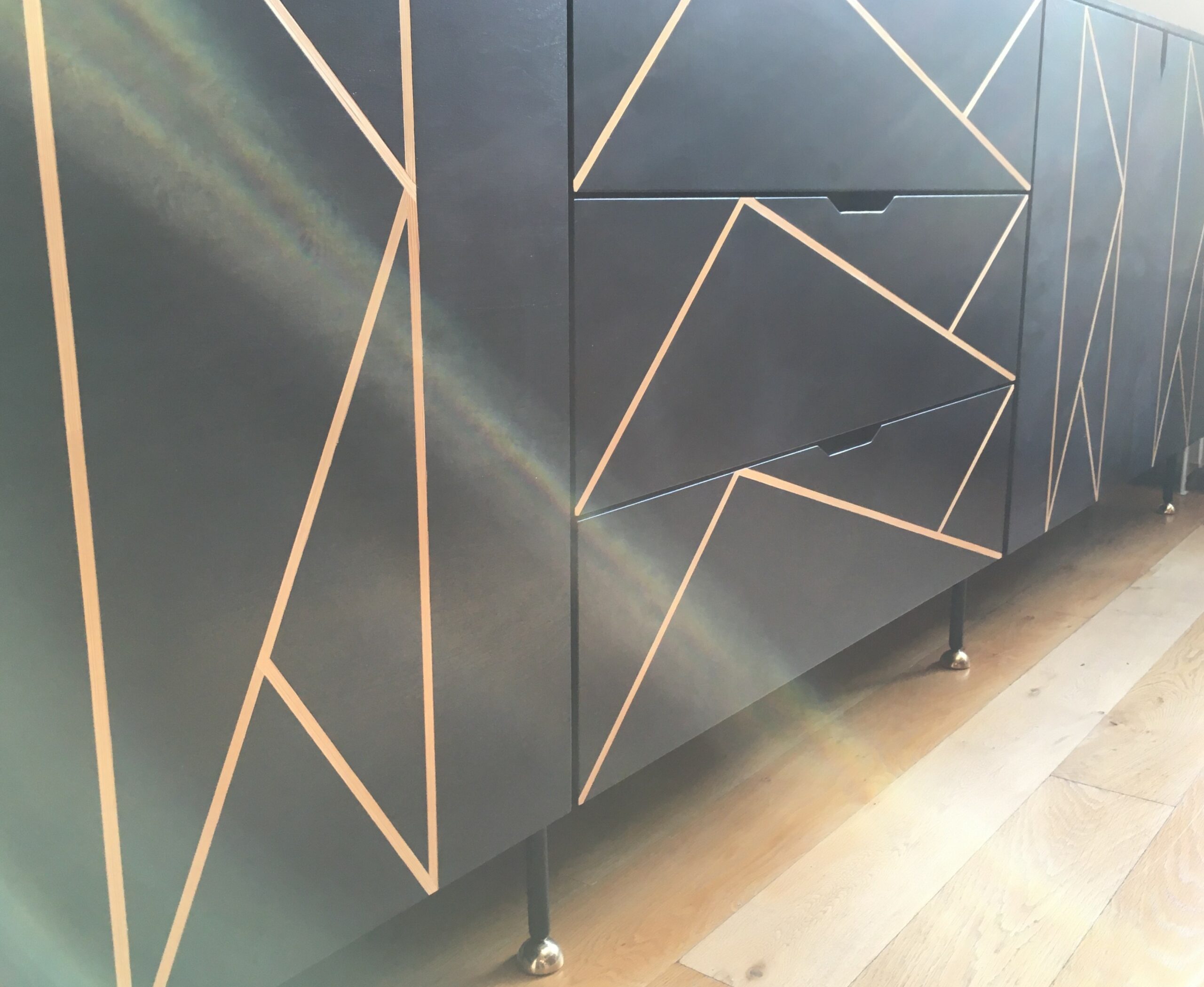 buffet contreplaqué et décor paille 2