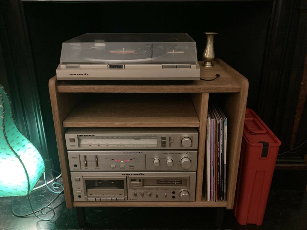 meuble Hi-fi chêne massif